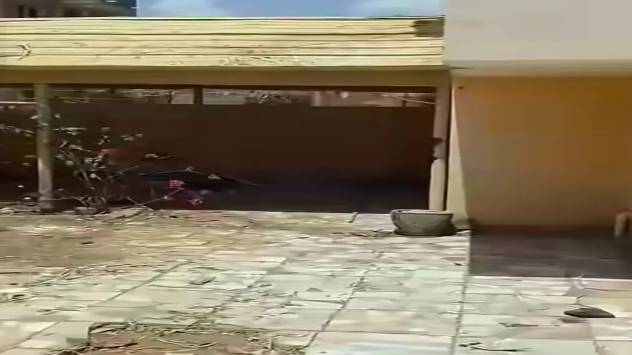 بالدموع.. مطرب سوداني يوثق عودته إلى منزله في الخرطوم بعد الحرب